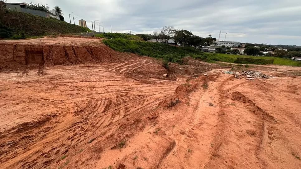 OBRAS PARA ACABAR COM CRATERA NA VILA BRASIL ENTRAM EM FASE SUBTERRÂNEA NA ZONA LESTE DE PRESIDENTE PRUDENTE
