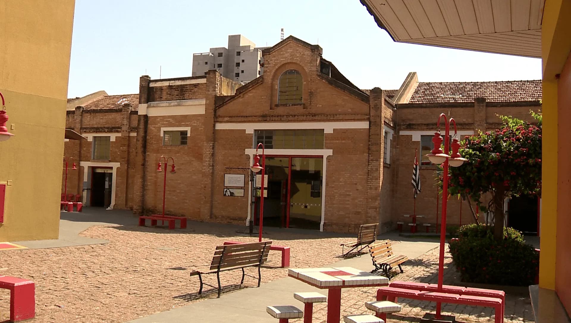 PEDESTRE É AGREDIDO COM PAULADAS NA CABEÇA EM ASSALTO DENTRO DO CENTRO CULTURAL MATARAZZO, EM PRESIDENTE PRUDENTE