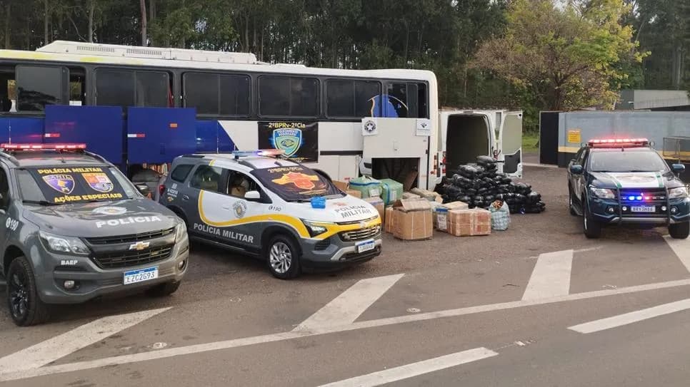 POLÍCIA APREENDE QUASE R$ 800 MIL EM DROGAS E PRODUTOS SEM NOTA FISCAL EM ÔNIBUS COM BOLIVIANOS NA RAPOSO TAVARES