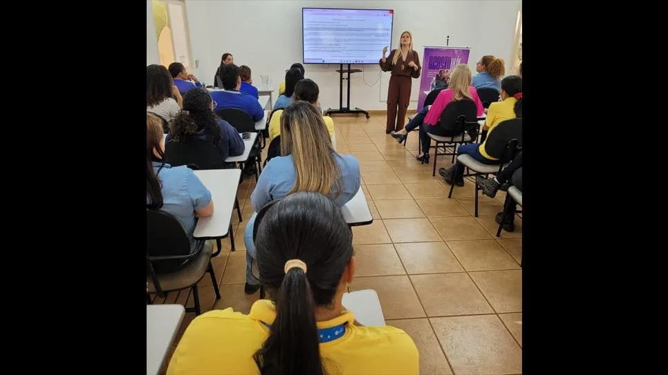DDM DE DRACENA REALIZA AÇÃO DO 'AGOSTO LILÁS' PARA FUNCIONÁRIAS DE USINA EM PAULICÉIA