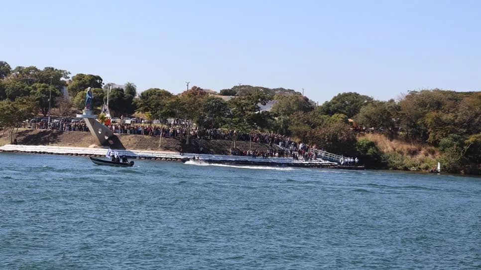 TRADICIONAL PROCISSÃO FLUVIAL PELO RIO PARANÁ UNE OS ESTADOS DE MS E SP EM CELEBRAÇÃO A NOSSA SENHORA DOS NAVEGANTES