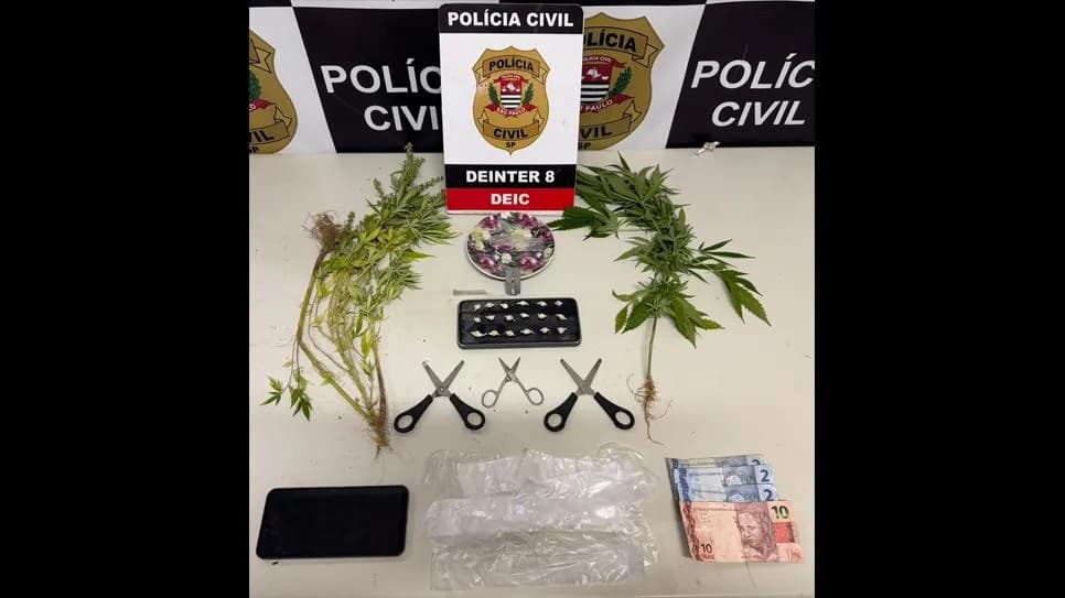 HOMEM É PRESO PELA DISE COM CRACK E PÉS DE MACONHA NA VILA SANTA TEREZA, EM PRESIDENTE PRUDENTE