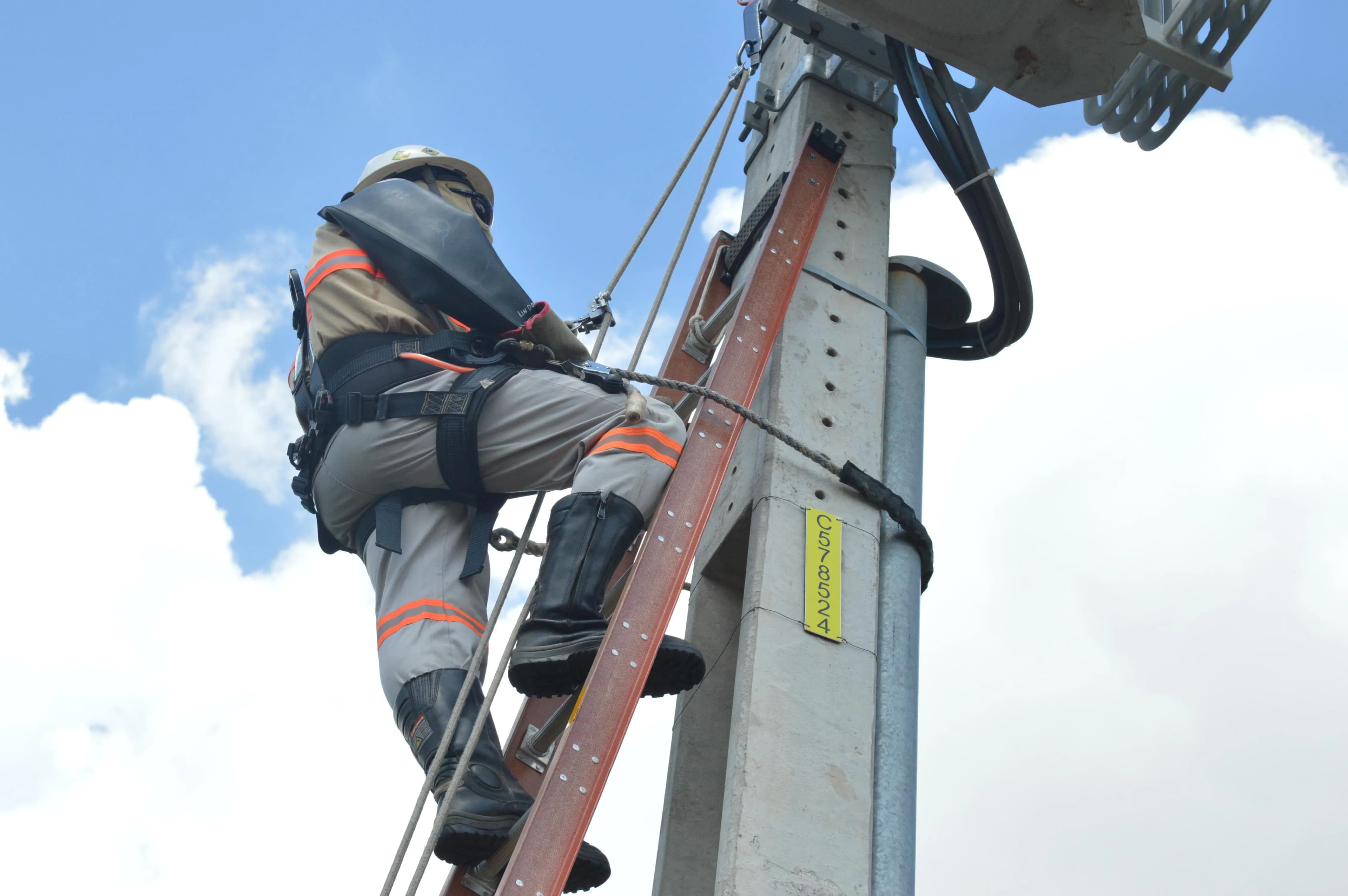 ENERGISA ABRE PROCESSO SELETIVO PARA ELETRICISTA EM PRESIDENTE VENCESLAU E REGIÃO