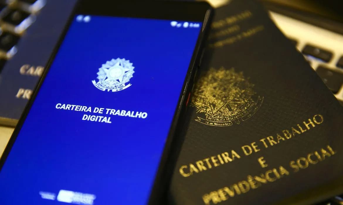 Novo Caged: mercado formal cria 921,6 mil empregos no primeiro semestre de 2026