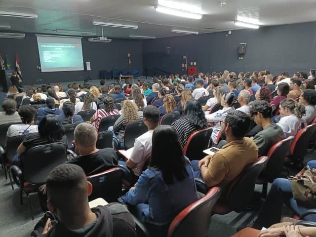 PREFEITURA DE PRESIDENTE PRUDENTE CAPACITA 150 PROFISSIONAIS PARA TRIAGEM VISUAL DO PROGRAMA 'OLHAR QUE TRANSFORMA'